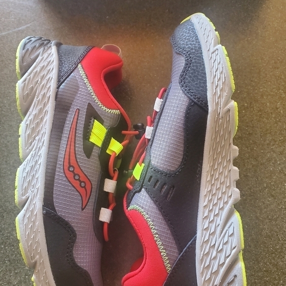 Saucony Wind Shield Water Repellant 3.0 Sz. 3 Athletic Shoes - Picture 7 of 11